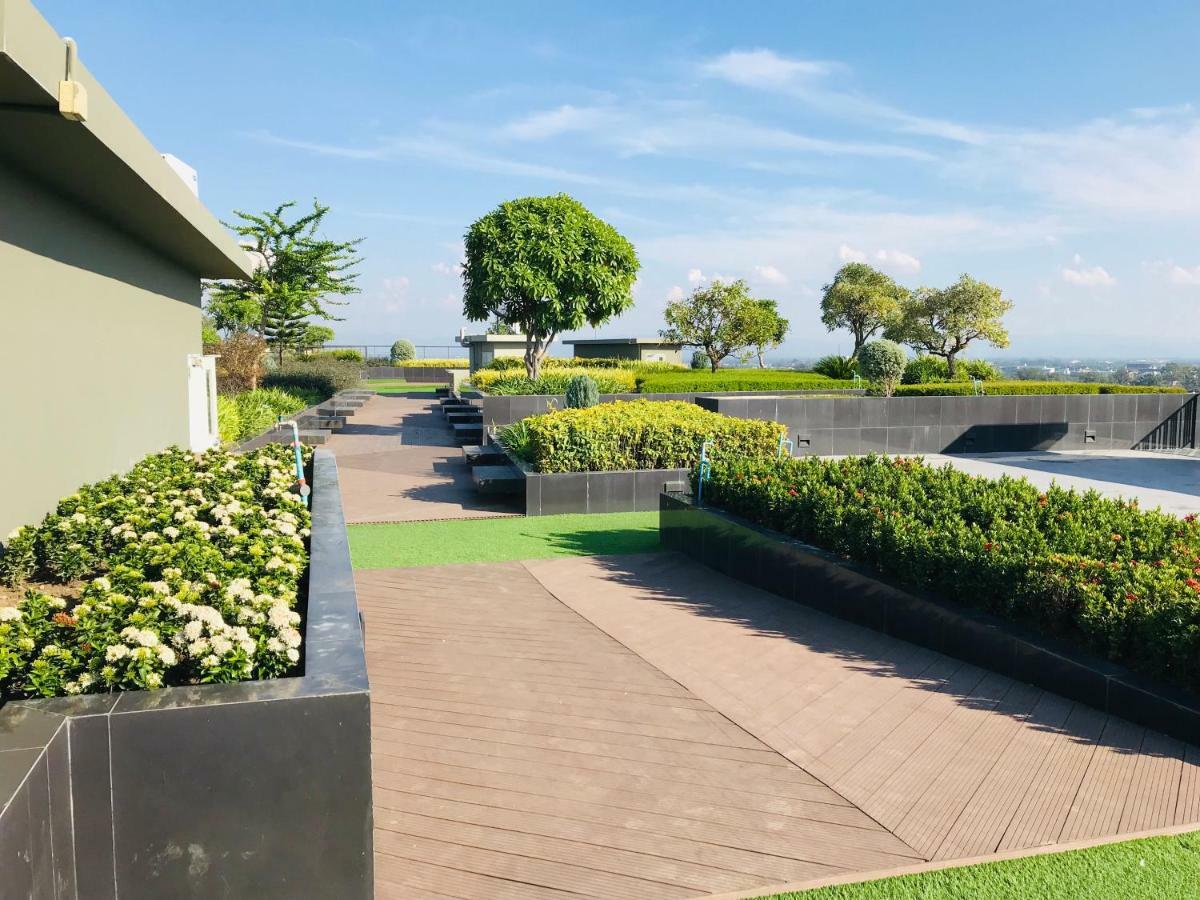 Astra Suites Central Chiang Mai Eksteriør billede